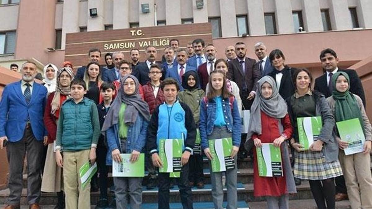 Vali öğrencilere FETÖ’yü anlattı: Dinimizin temel hükümlerini kullandı
