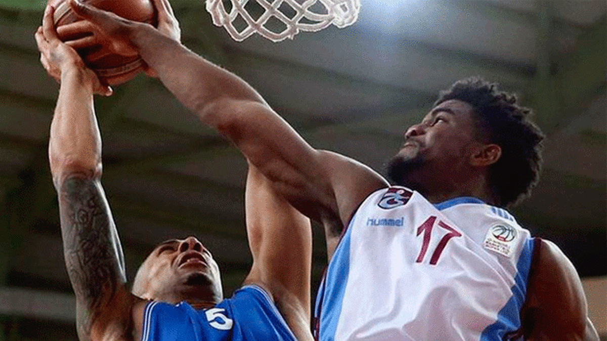 Trabzonsporlu oyuncuya iğrenç tehdit!
