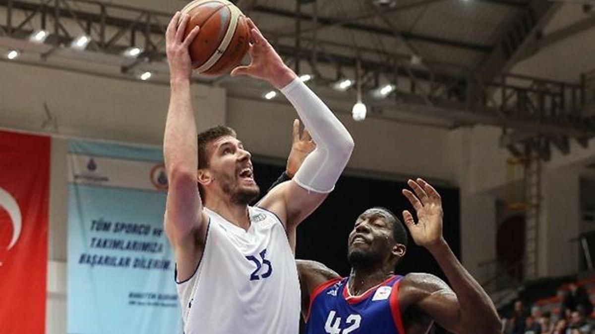 İstanbul BBSK, Anadolu Efes'i dağıttı