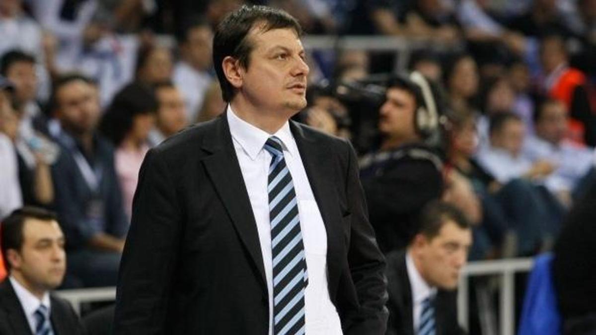 Ergin Ataman resmen Efes'te