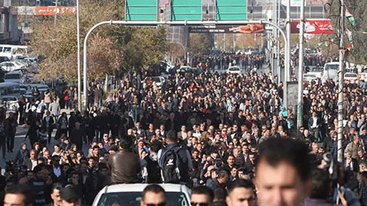Son dakika... Barzani'ye şok! Kuzey Irak karıştı! Ateşe verdiler!