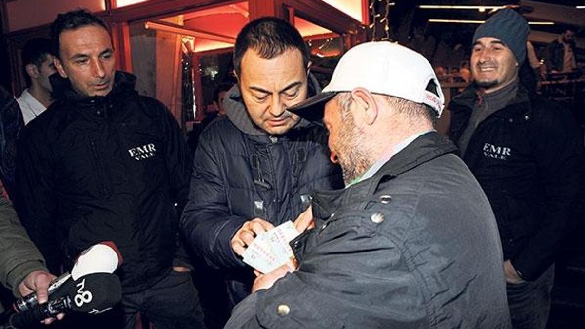 Annem söz yazıyor