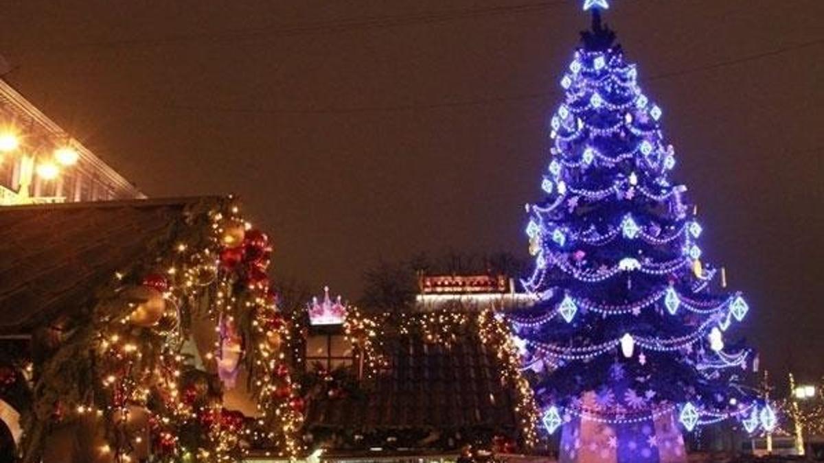 Napoli'de çarşıya yerleştirilen yılbaşı ağacı, 24 saat içinde çalındı