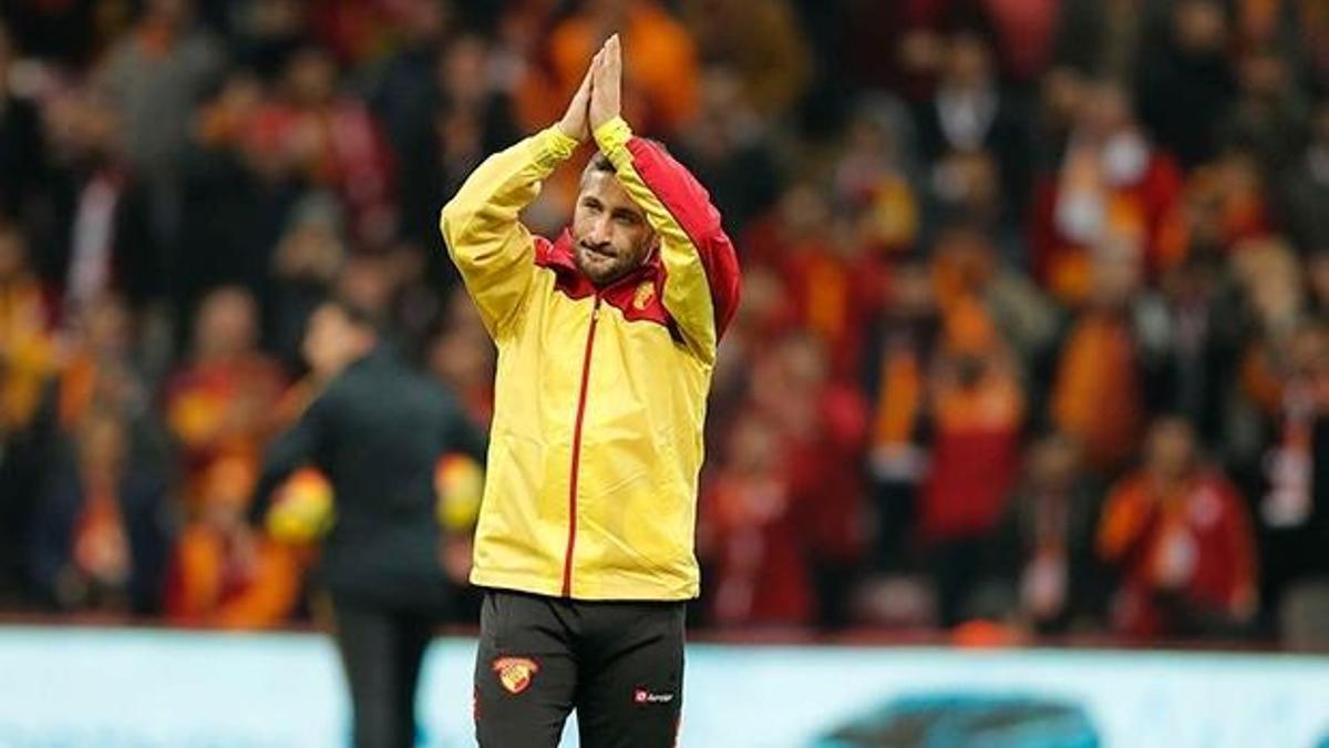 Sabri Sarıoğlu’na plaket verildi