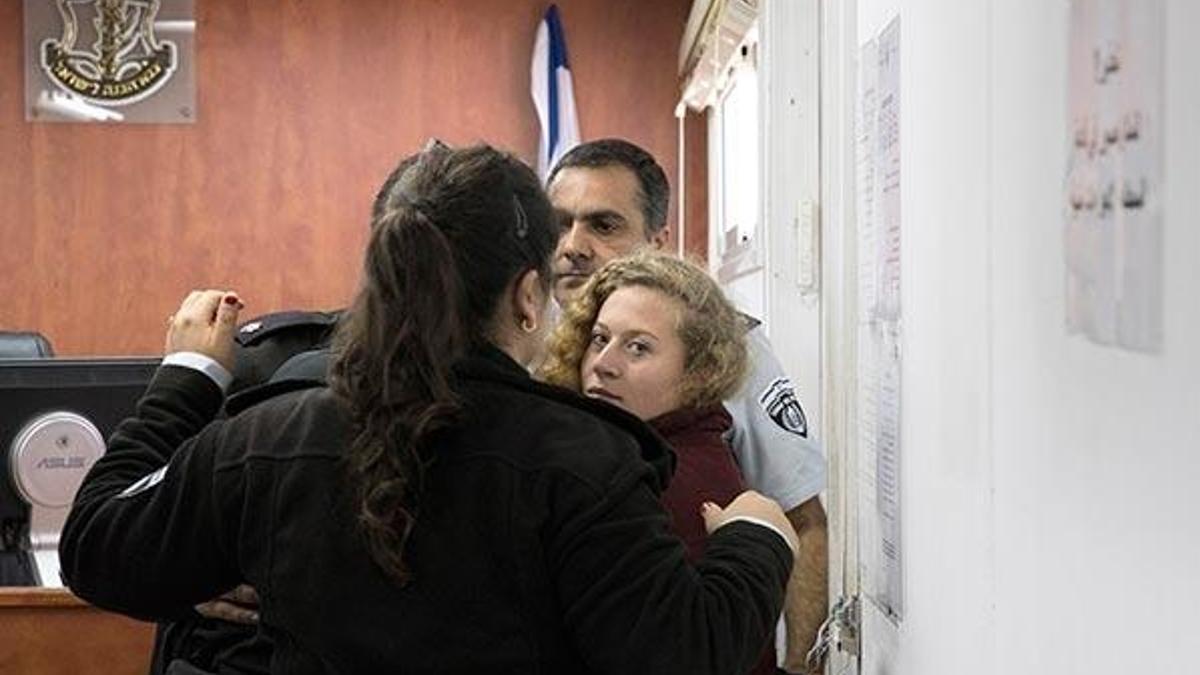 Filistinli Ahed Tamimi'nin gözaltı süresi uzatıldı