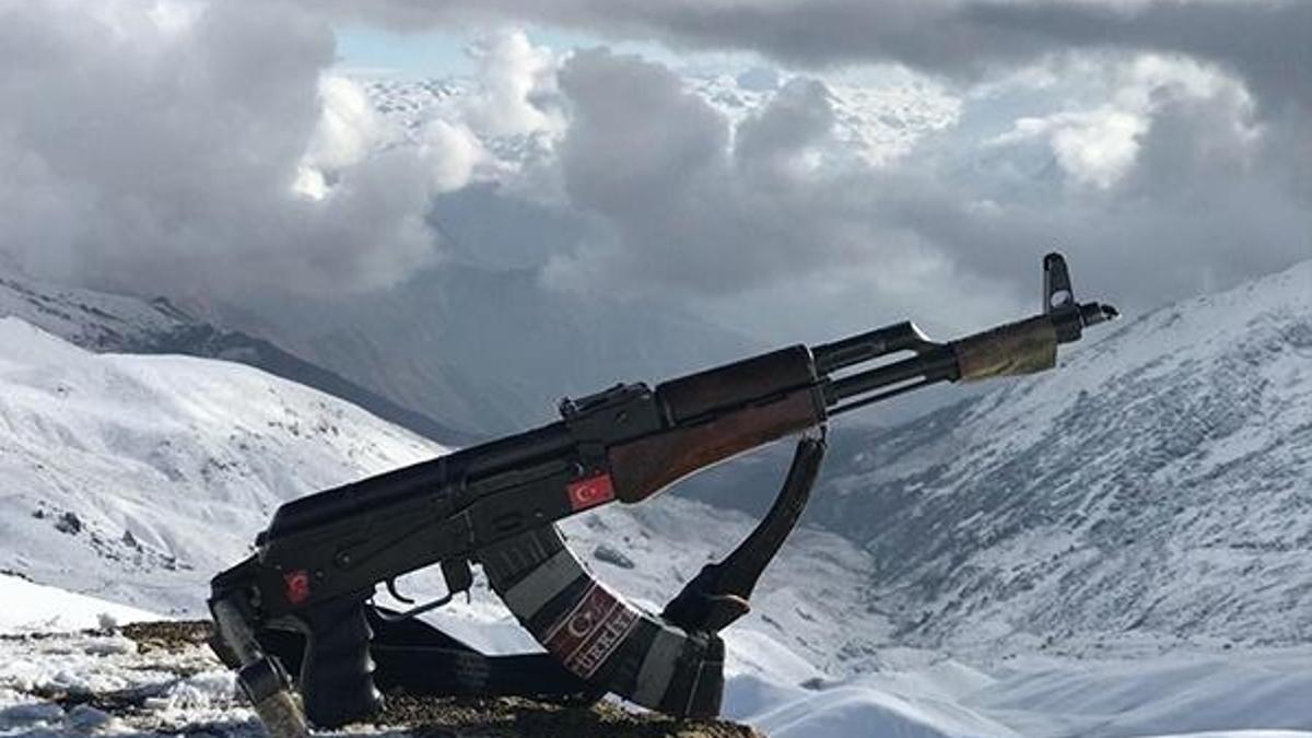 Mehmetçik 'Küçük Kandil'in zirvesine üs kurdu!