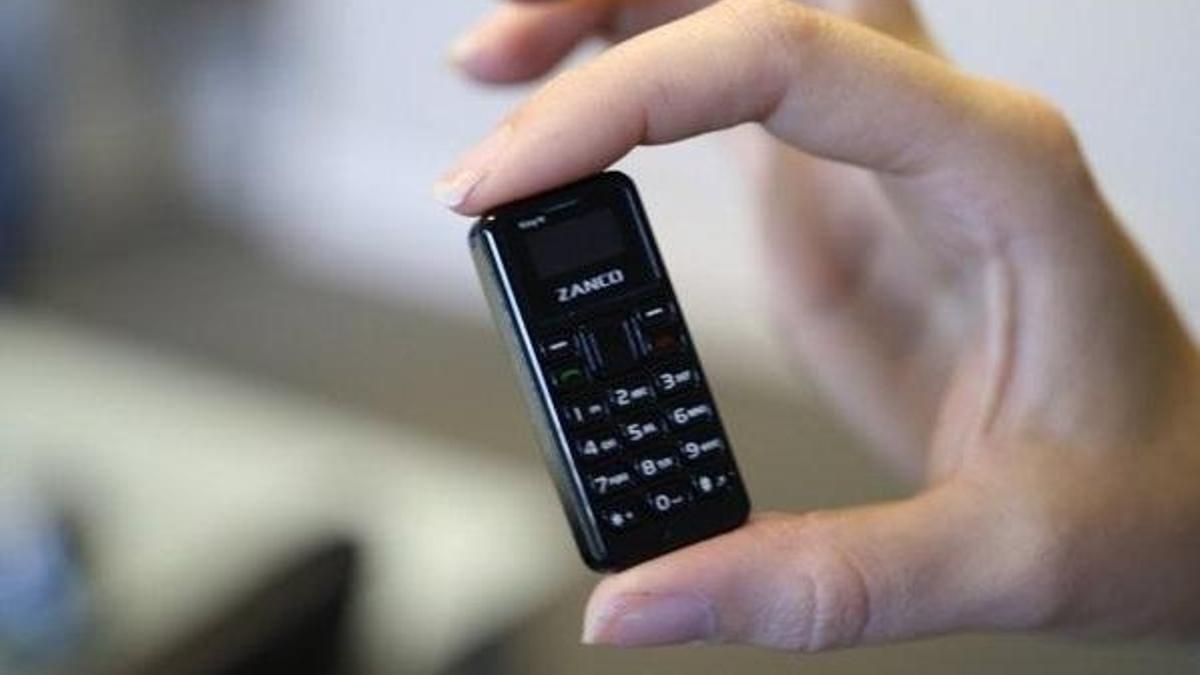 Bir çakmak boyutunda! İşte en küçük telefon