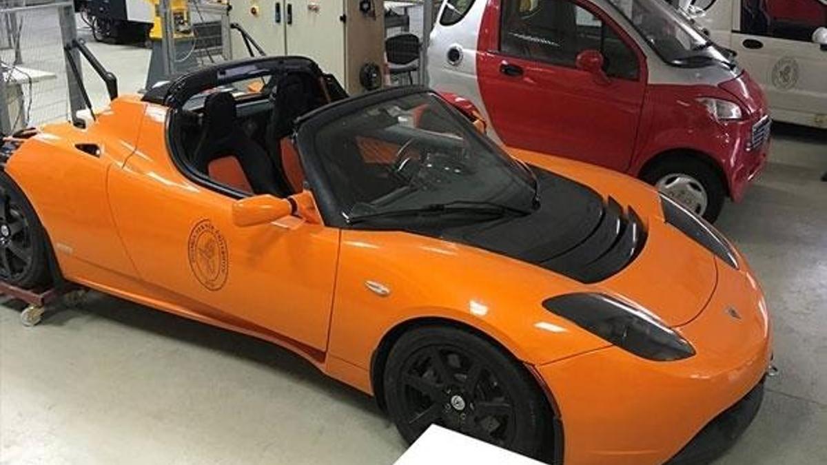 Ağaoğlu’nun hibe ettiği Tesla otoparkta çürüyor