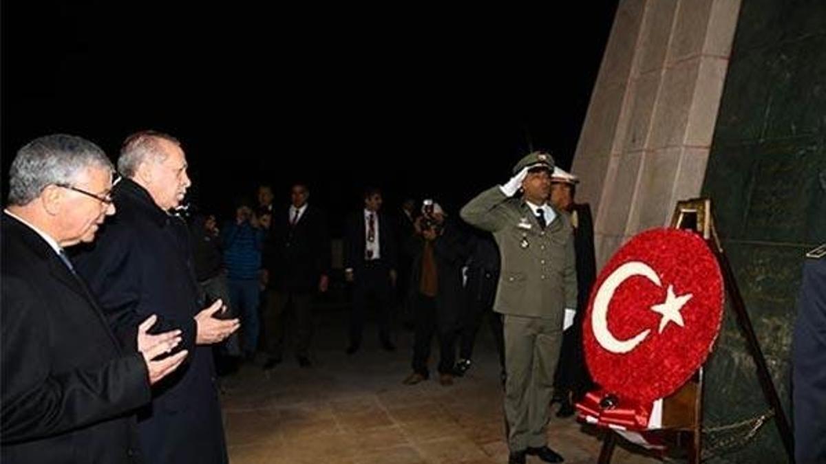 Erdoğan'dan Tunus'ta "Şehitler Anıtı"na çelenk