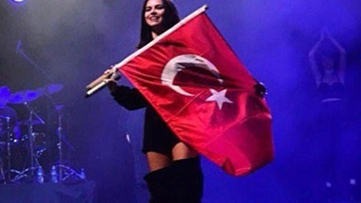 Inna'dan Türk bayraklı yeni yıl mesajı!
