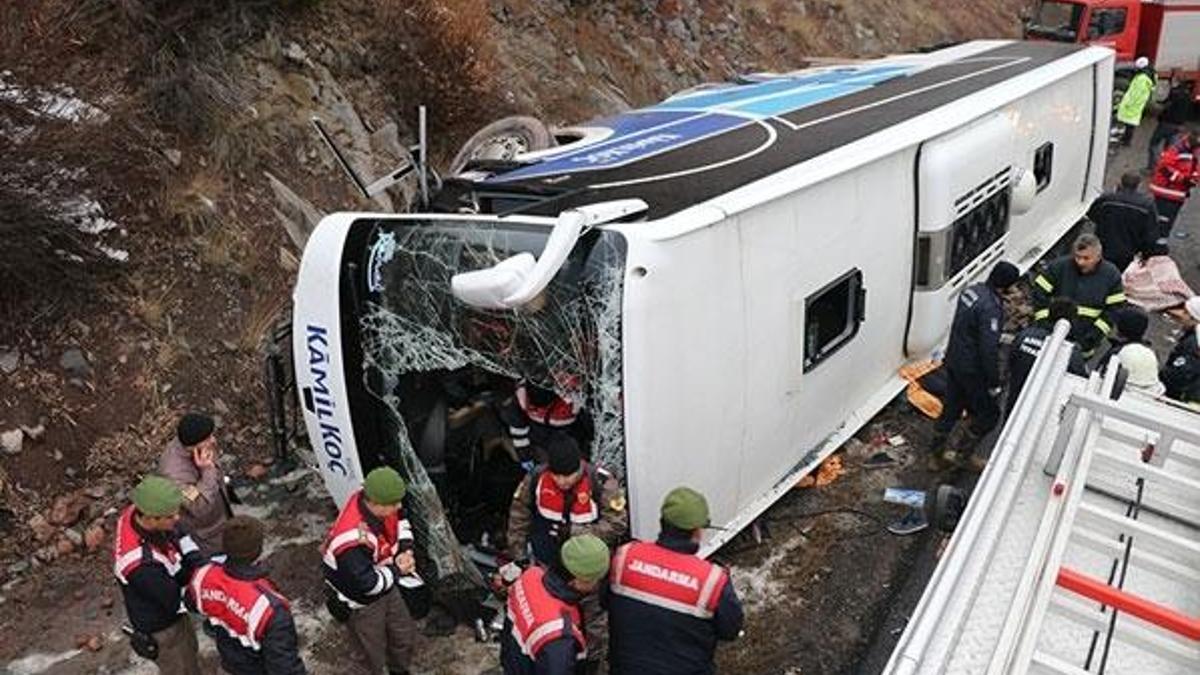 Ankara'da otobüs devrildi! Ölü ve yaralılar var