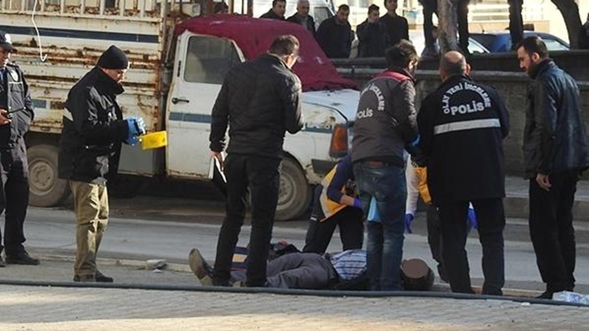Sokak ortasında önce eşini öldürdü, sonra intihar etti