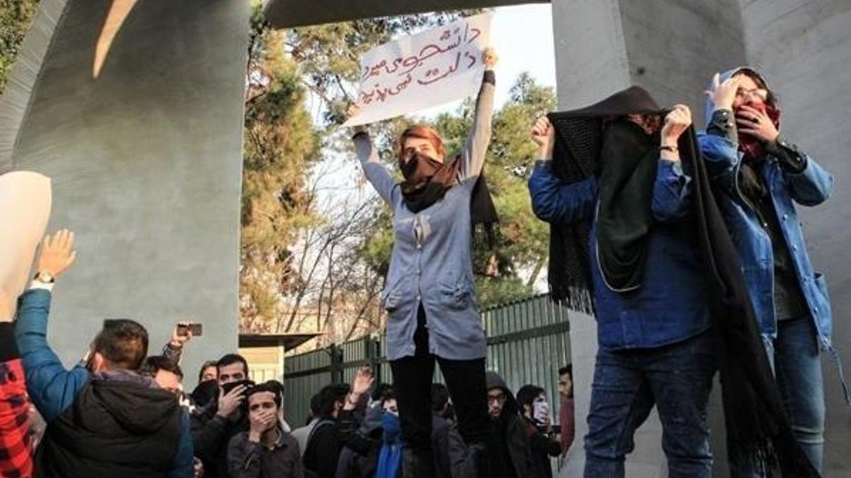 İran'daki protesto gösterilerinde ölenlerin sayısı 19'a yükseldi