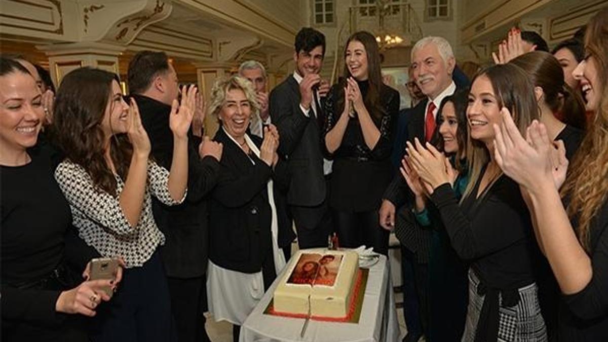 'Hıçkırık' ekibi yeni yılı kutladı!