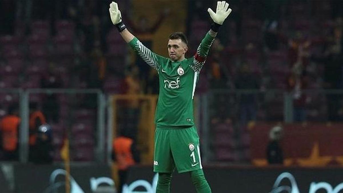 Muslera takibe aldı! G.Saray'a mı geliyor?