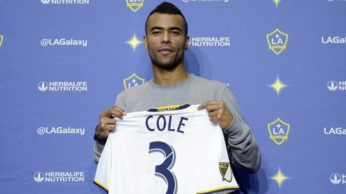 Los Angeles Galaxy, Cole'un sözleşmesini uzattı