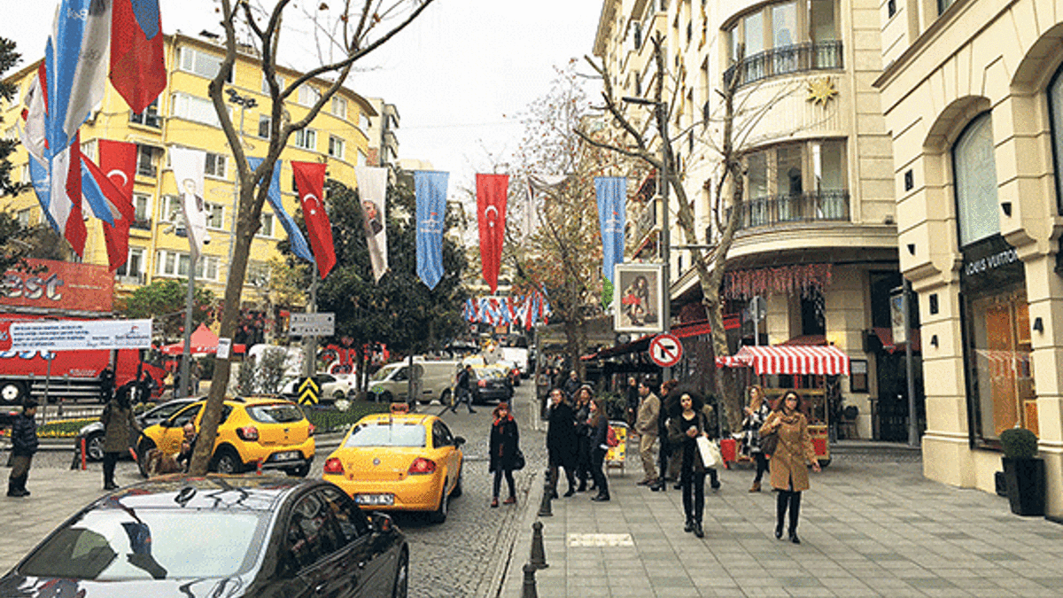 Lüks caddelerden ara sokağa kaçtık