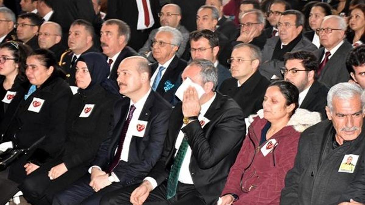 İzmir'de şehit polis Fethi Sekin ve mübaşir Musa Can anıldı