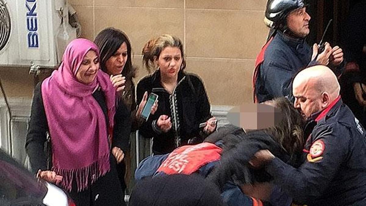Fatih'te çocuklarıyla birlikte alevler arasından kurtarılan anne hayatını kaybetti