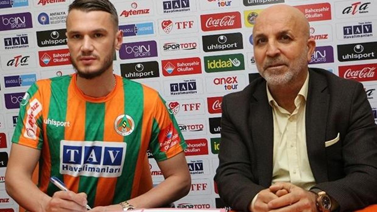 Alanyaspor, imzayı attırdı!