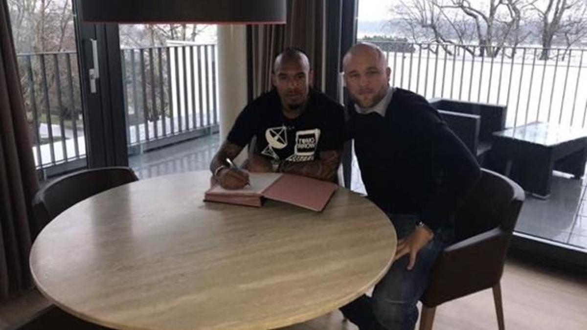 Nigel de Jong imzayı attı!