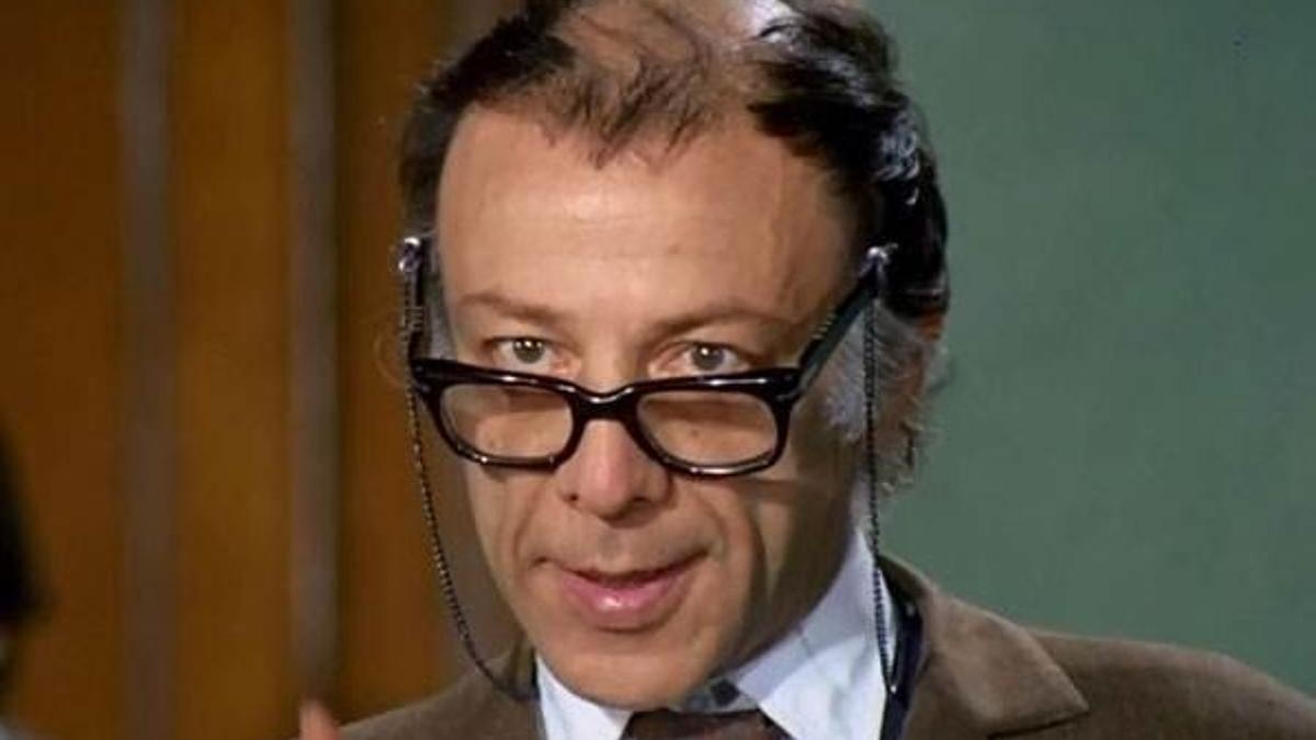 İşte Münir Özkul'un biri ünlü 4 eşiyle hiç bilinmeyen oğlu ve kızları