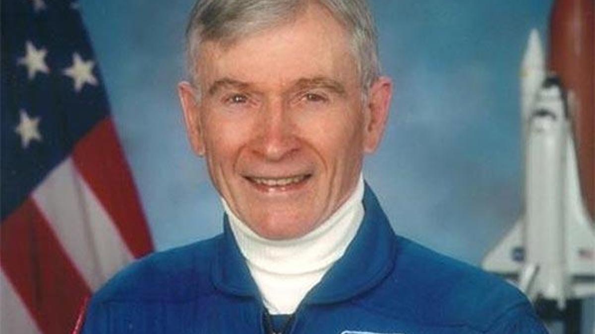 Efsanevi NASA astronotu John Young hayatını kaybetti
