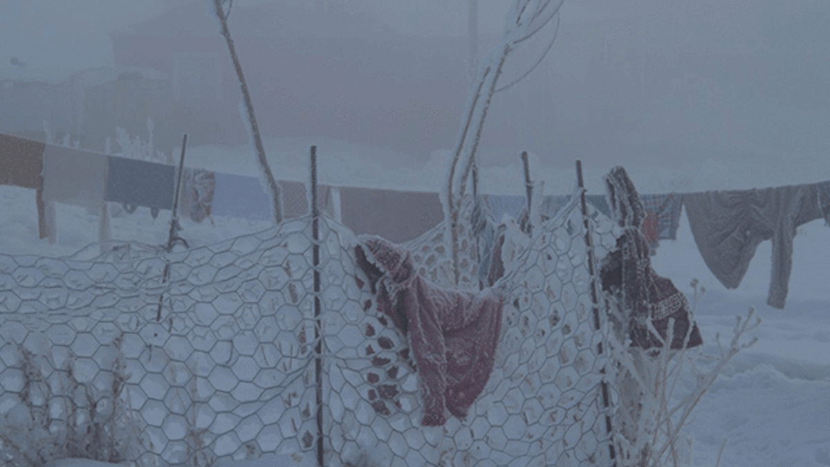 Çaldıran -35 dereceyle dondu