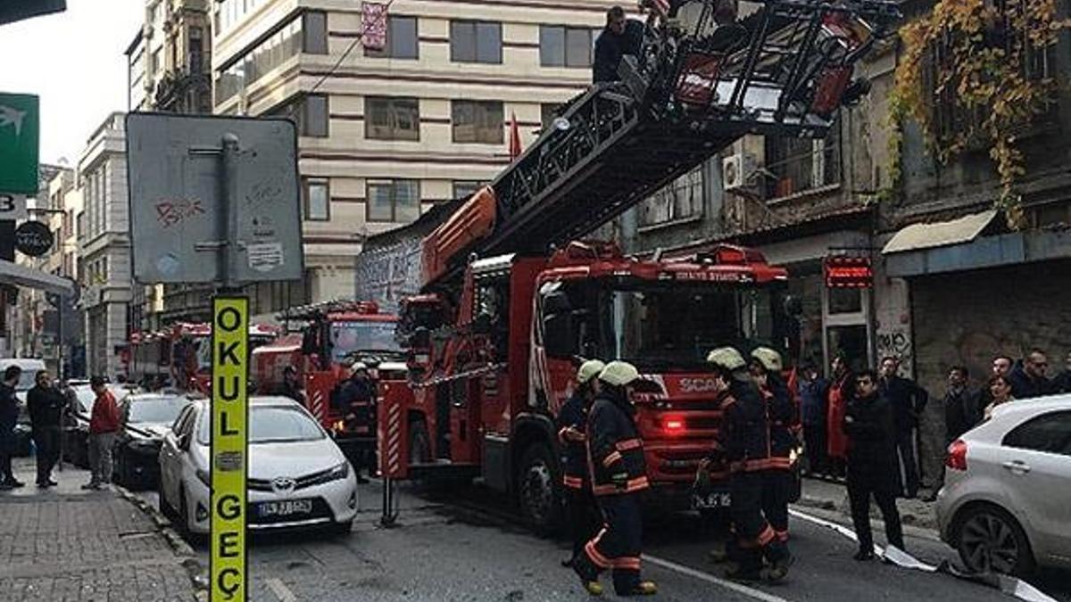 Karaköy'de iş merkezinde yangın çıktı!