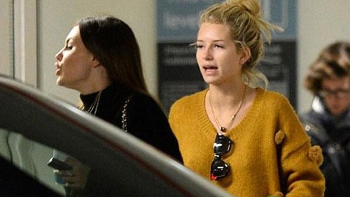 19 yaşındaki ünlü İngiliz model markete sütyensiz gitti
