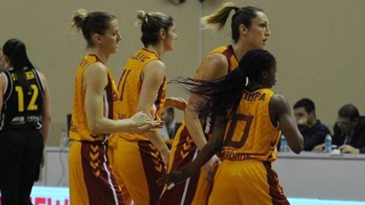 Aslan evinde zorlanmadı