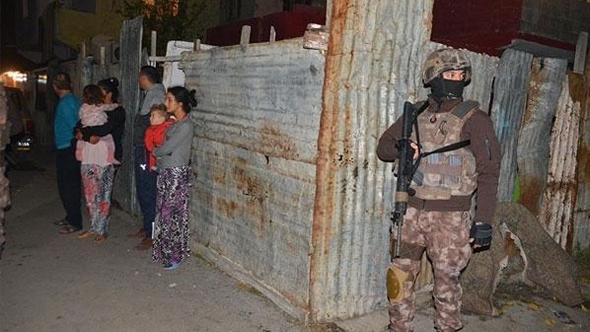 Adana'da 1000 polisle hava destekli operasyon: 50 gözaltı