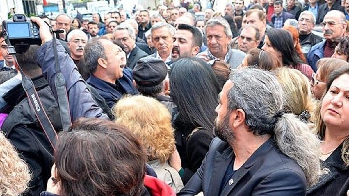 Devir teslim töreninde ortalık bir anda karıştı