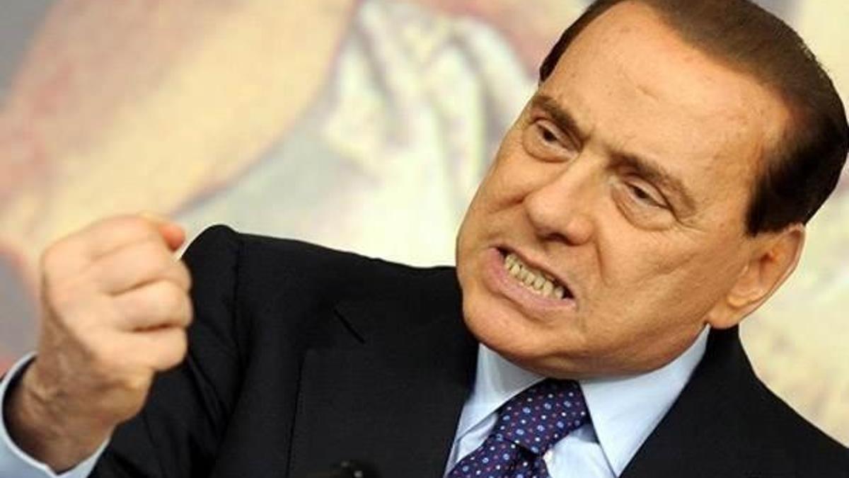 Berlusconi'den 'Erkekler kadınlara asılmakta özgür olmalı' sözüne destek!