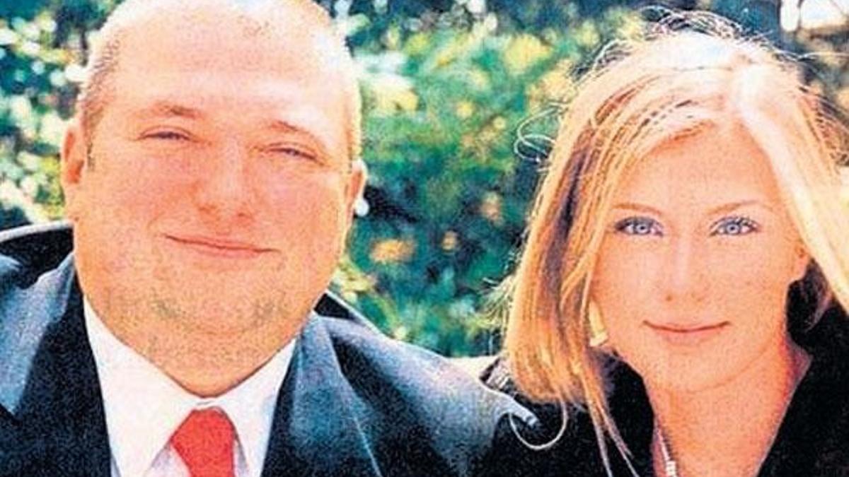 Hakan Uzan’dan ilanla boşanacak