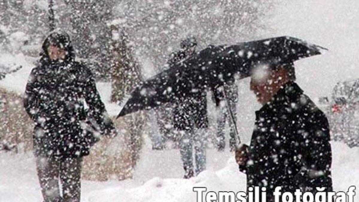 Kırklareli'nde yoğun kar yağışı başladı