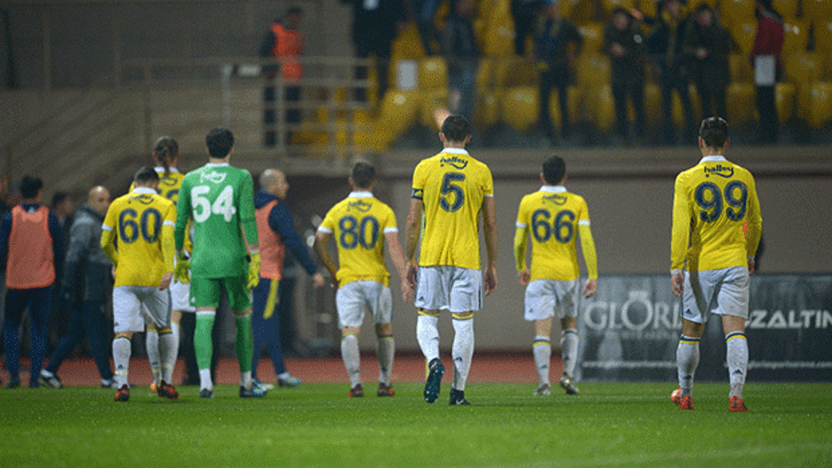 Fenerbahçe maçında saha karıştı