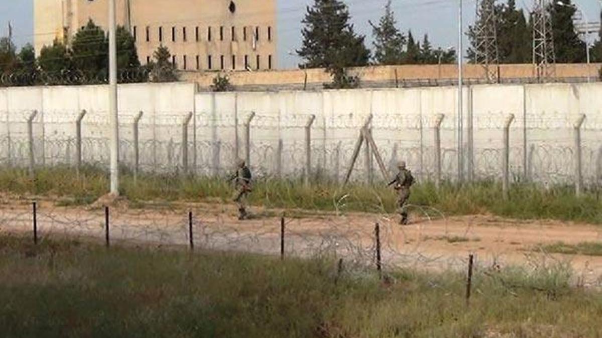 Son Dakika... TSK Afrin'de bulunan PYD terör örgütüne ait mevzileri top atışına tuttu