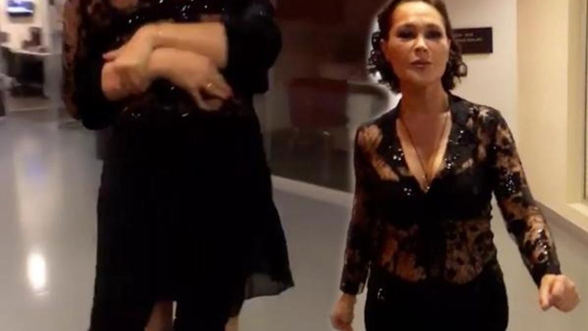 Hülya Avşar'ı birden kucakladı...