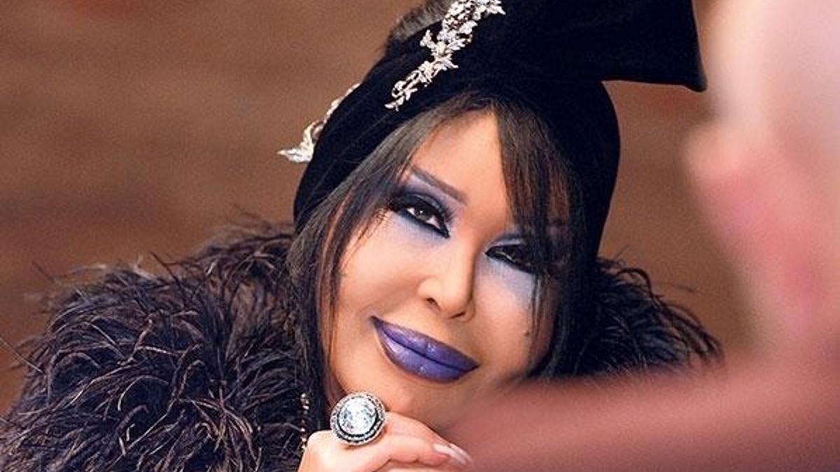 Bülent Ersoy uçakta çıldırdı!