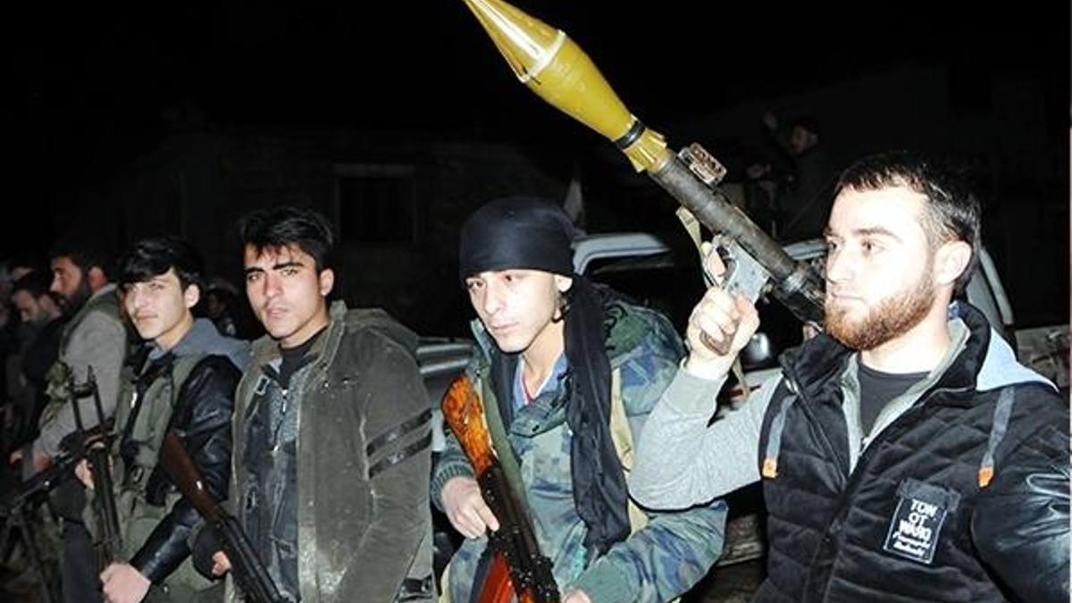 Afrin'e komşu Azeze ÖSO takviyesi