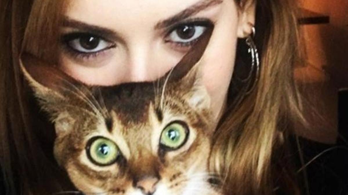 Sinem Kobal'dan ilginç paylaşım!