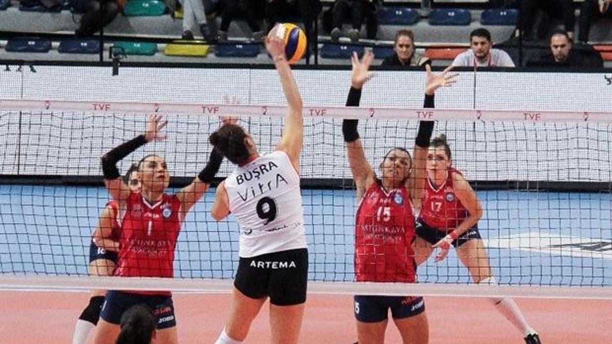 Eczacıbaşı set vermedi!