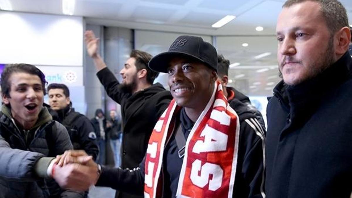 Dünya yıldızı imza için İstanbul'a geldi!