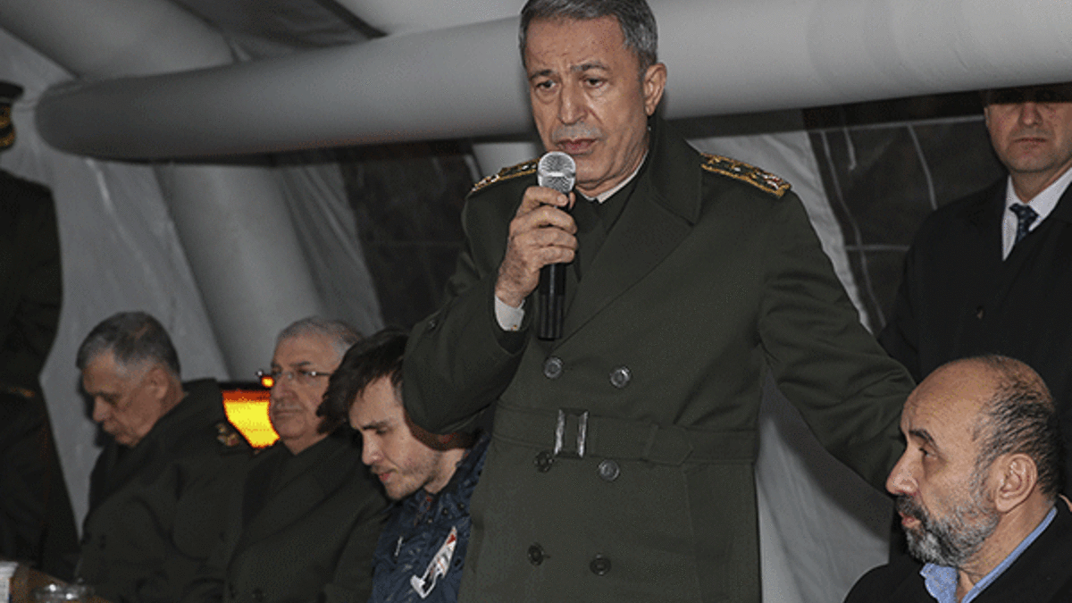 Org. Akar şehit evinde açıklamarda bulundu
