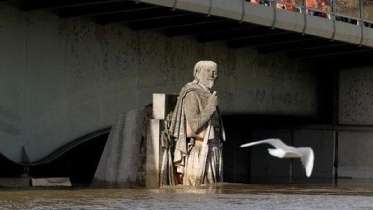 4 metreye ulaştı! Seine Nehri taşmak üzere