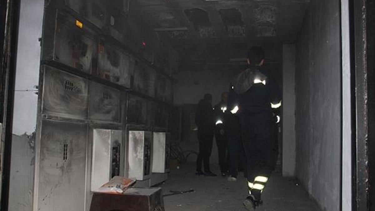 Trafo patladı, mahalle karanlığa büründü