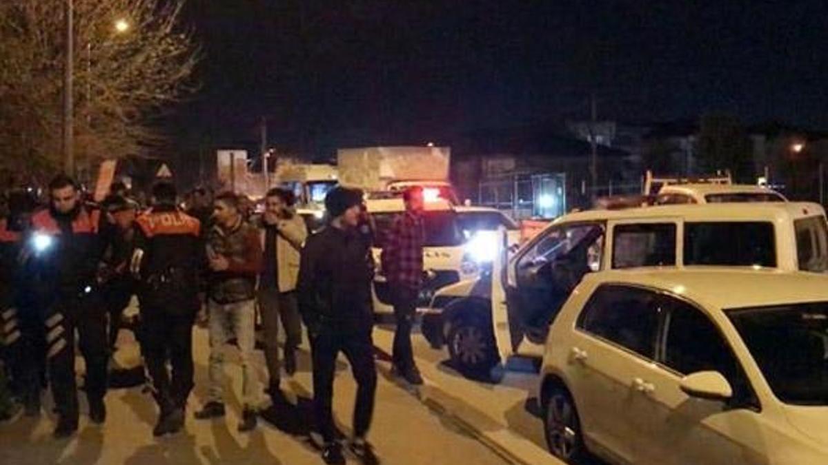 Asker konvoyunda patlayan silah ortalığı bir anda karıştırdı