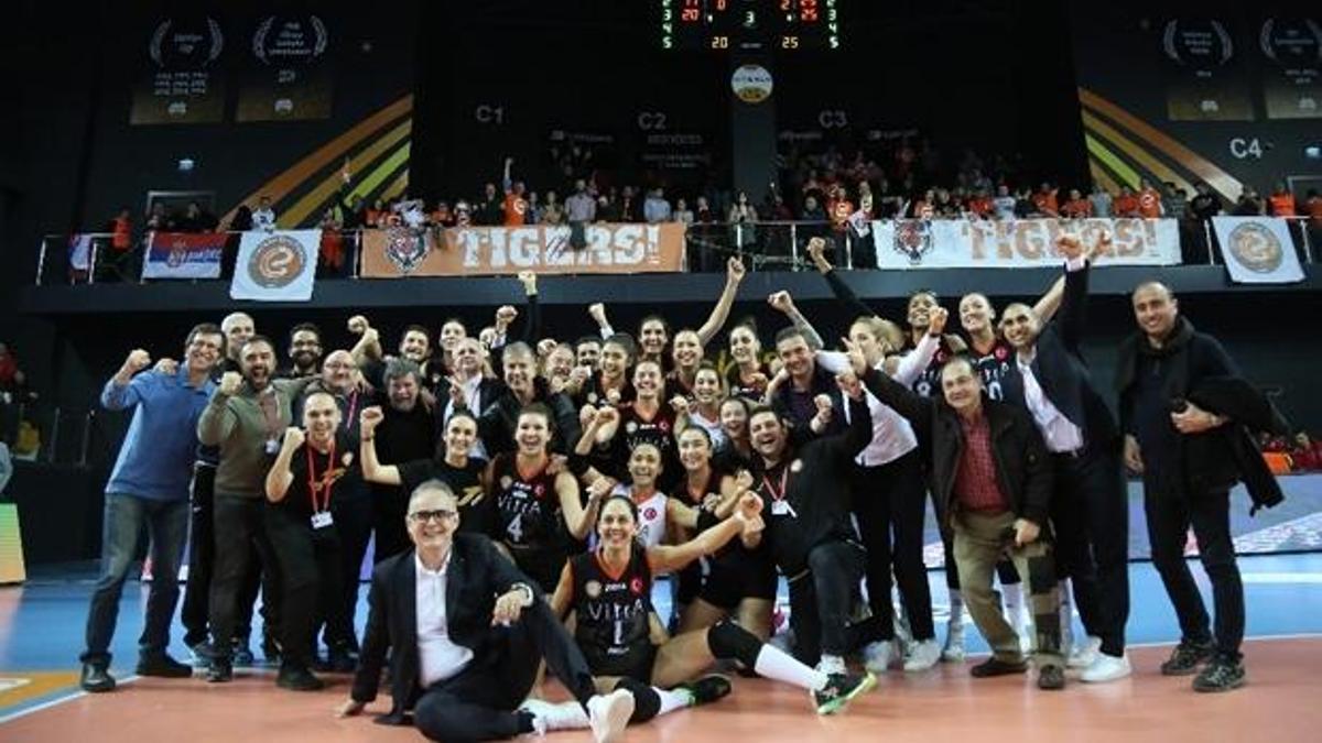 Eczacıbaşı VitrA, VakıfBank'a set vermedi!