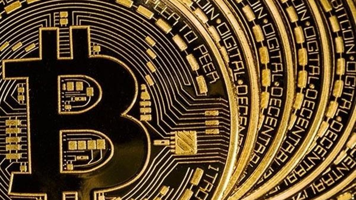Bitcoin yarı yarıya eridi